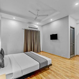 Upar Hotels Nungambakkam Nearby Us Consulate Apollo Hospital Sankara Nethralaya